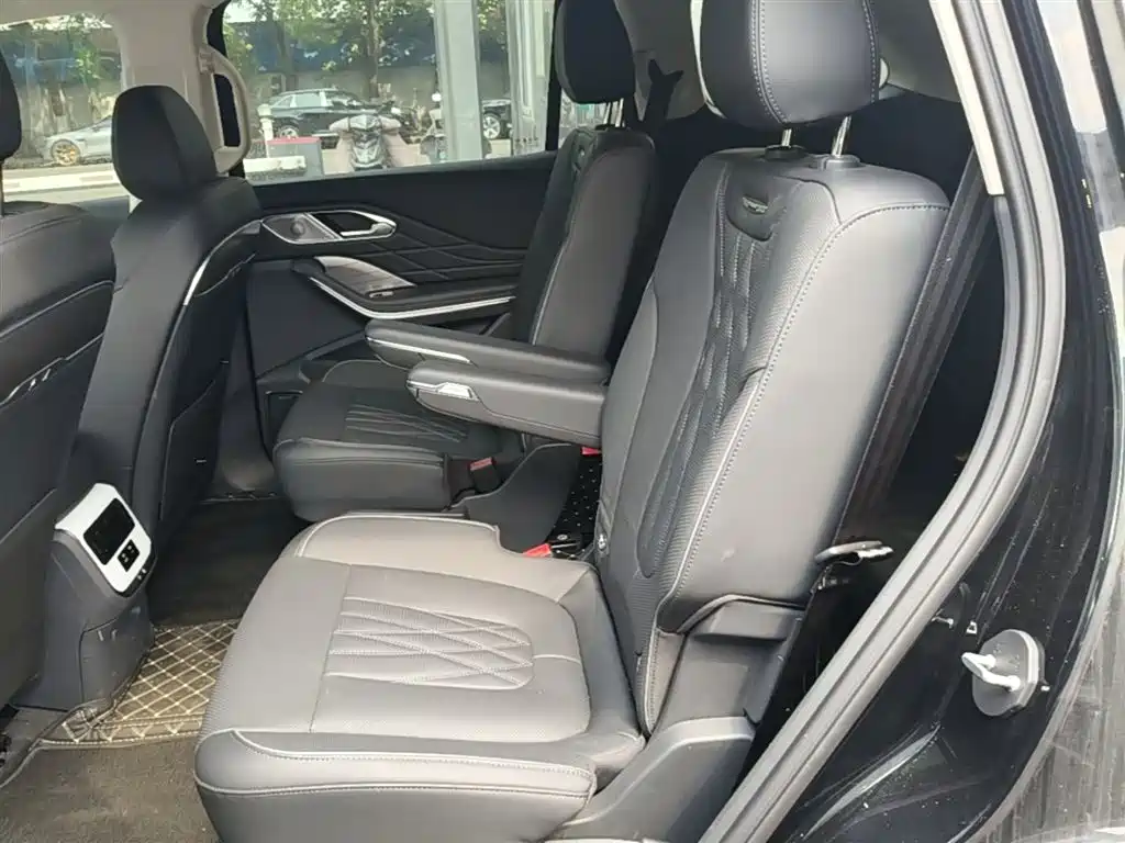 Hongqi HS7 PHEV 2024 2.0T PHEV 4WD Flagship Edition 6-seater фото 17