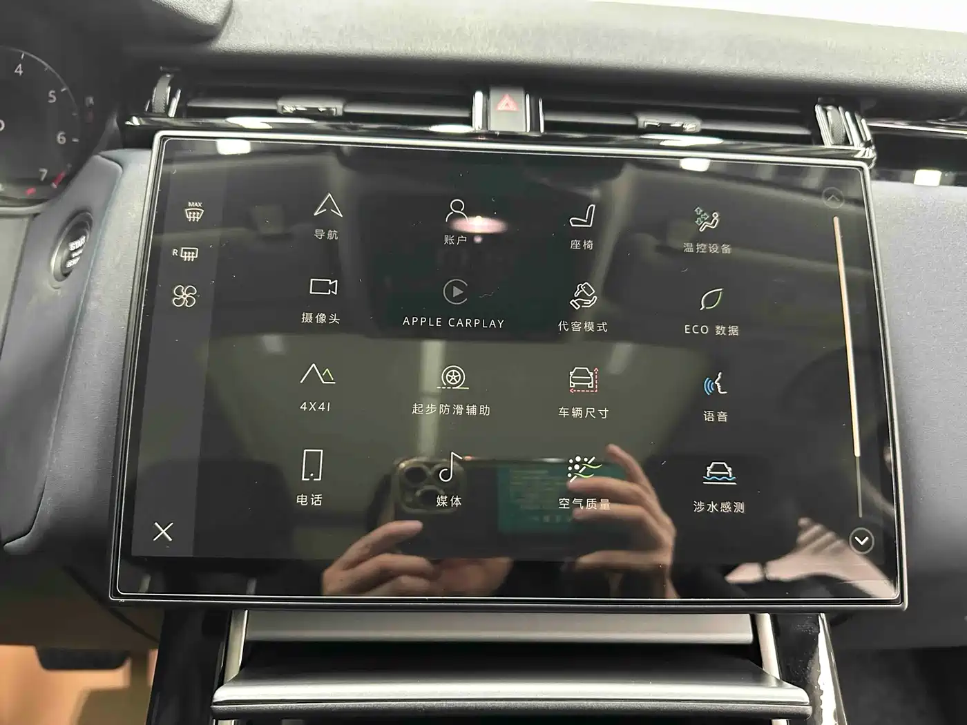 Land Rover Range Rover Velar 2024 S фото 17