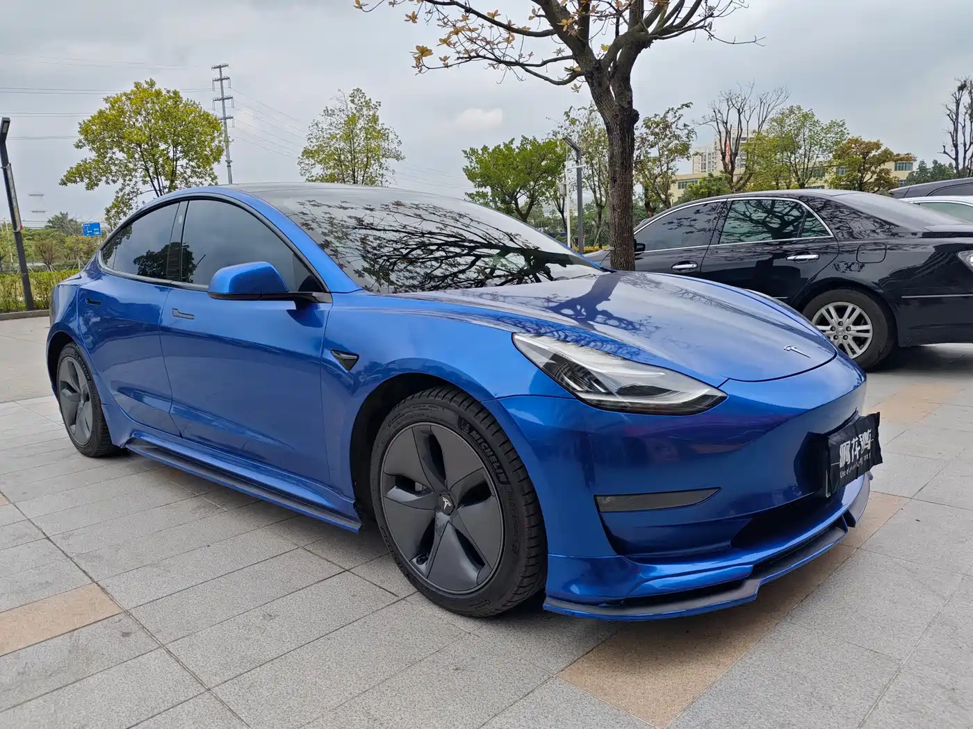 TESLA MODEL 3
