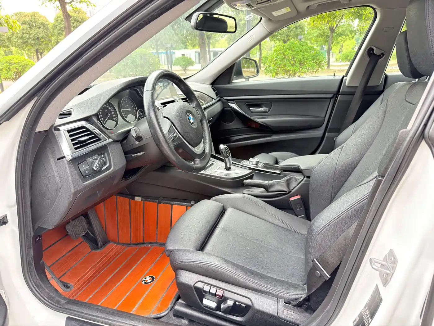 BMW 3 Series GT 2019 320i Fashion Model фото 9