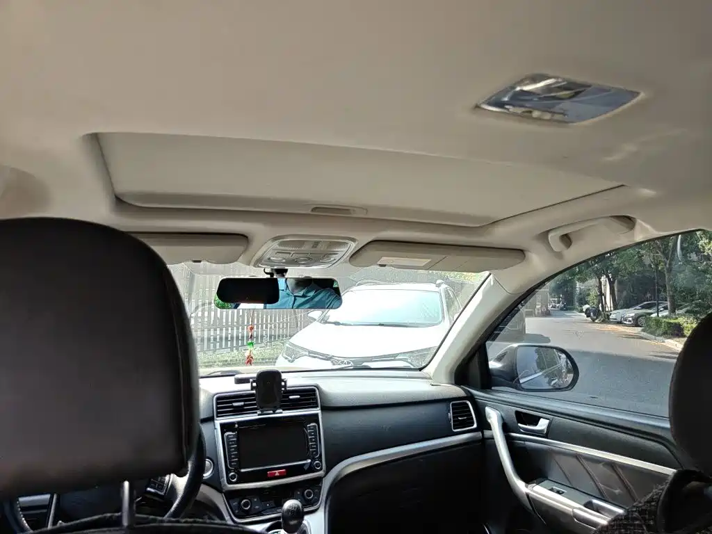Photo 14 - Haval M6