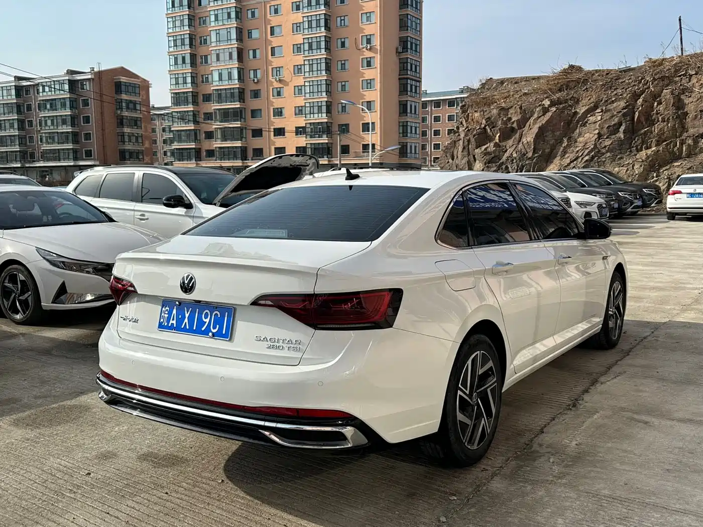 Volkswagen Sagitar 2023 Model Year 280TSI DSG Surpass Edition фото 4