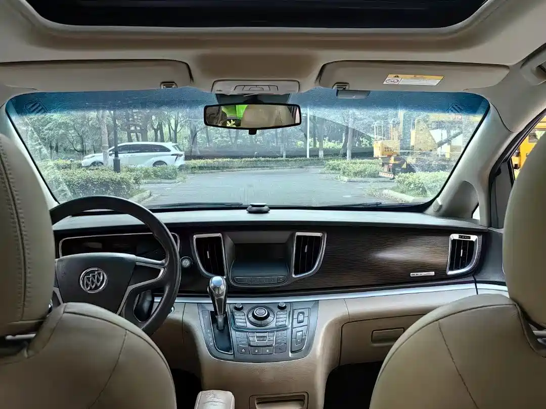 Buick GL8 2011 2.4L CT Luxury Business Comfort Edition фото 5