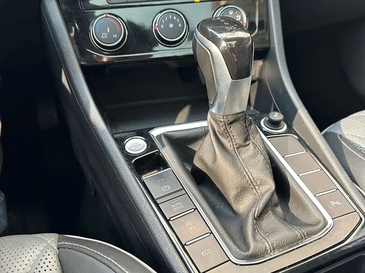 Volkswagen Sagitar 2023 Model Year 280TSI DSG Surpass Edition фото 10
