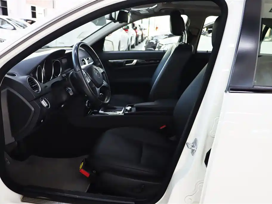 Mercedes-Benz C-Class 2011 C 180K Classic фото 4