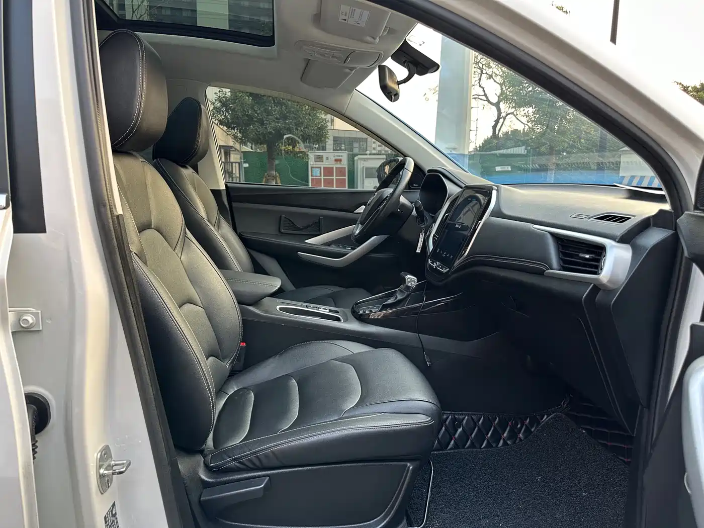 Baojun 530 2019 2020 1.5T CVT Premium Connect 7-seater