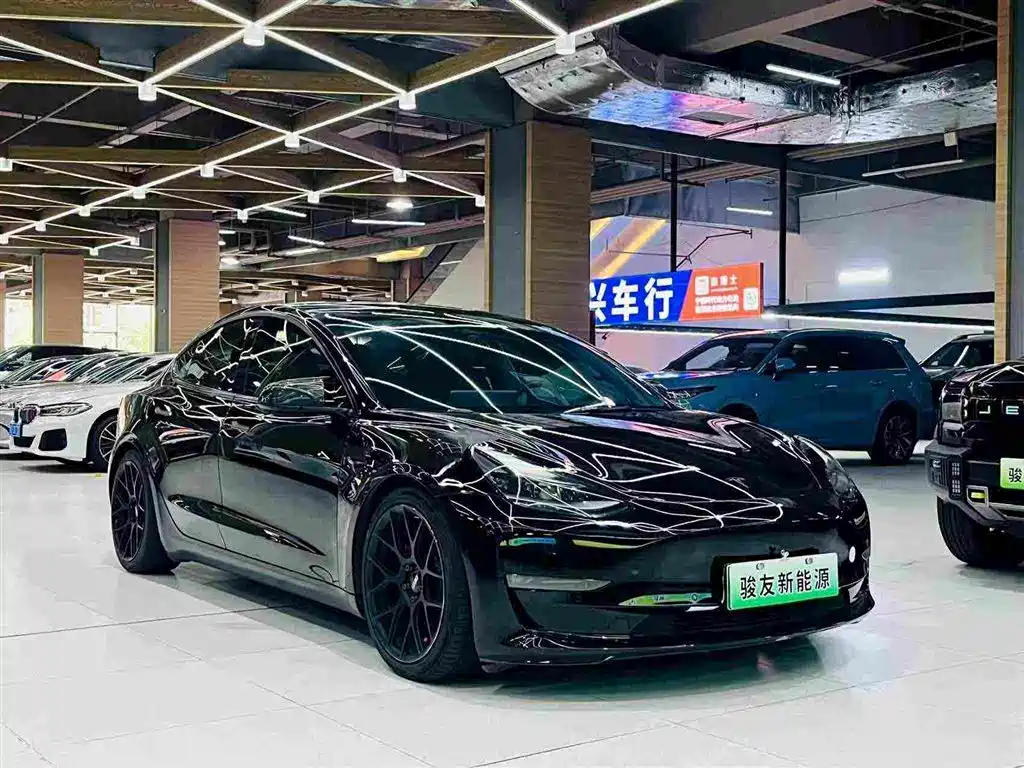 Фото 12 - Tesla Model 3