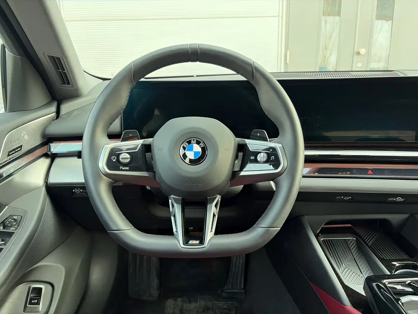 BMW 5 Series 2025 530Li Leading M Sport Package фото 7