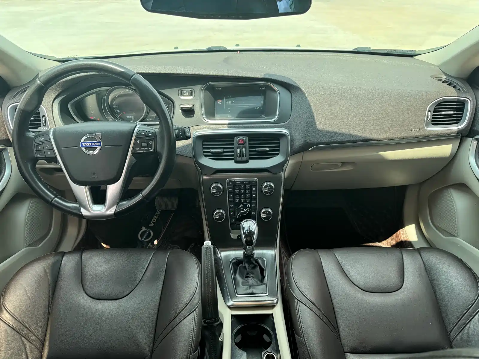 Фото 12 - Volvo V40