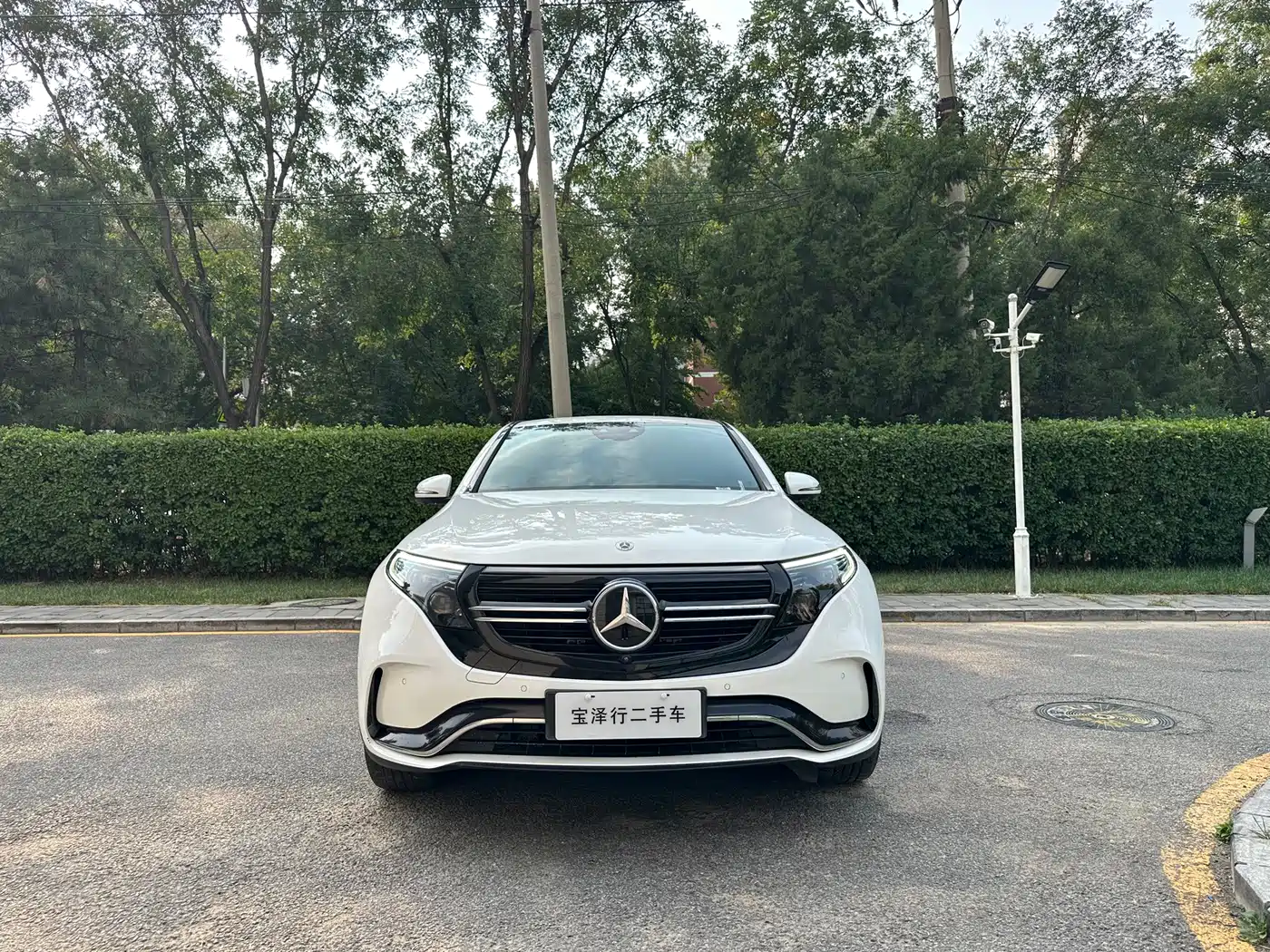 Photo 2 - Mercedes-Benz EQC