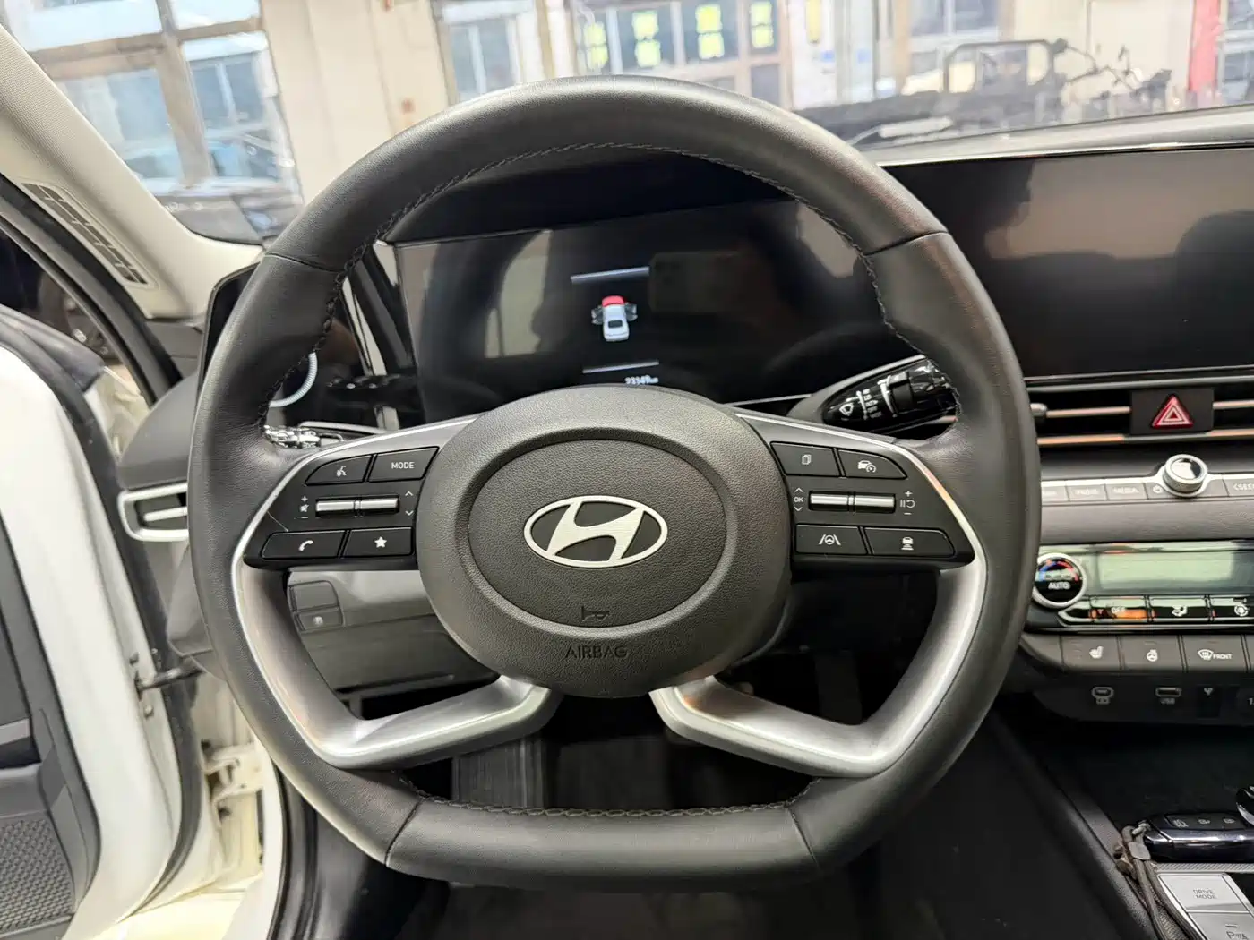 Фото 12 - Hyundai Elantra