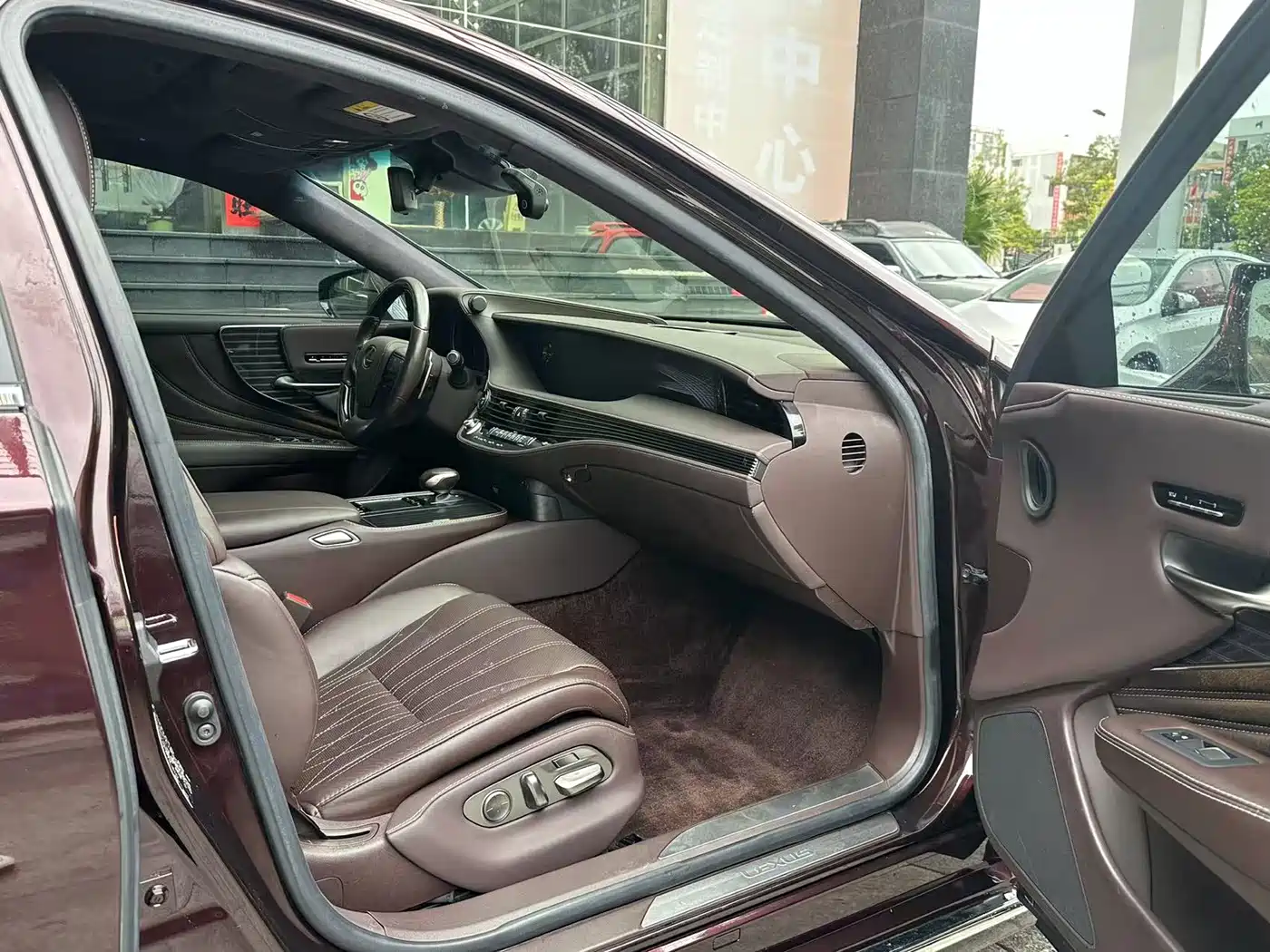 Lexus LS 2018 500h Luxury Edition China V фото 4