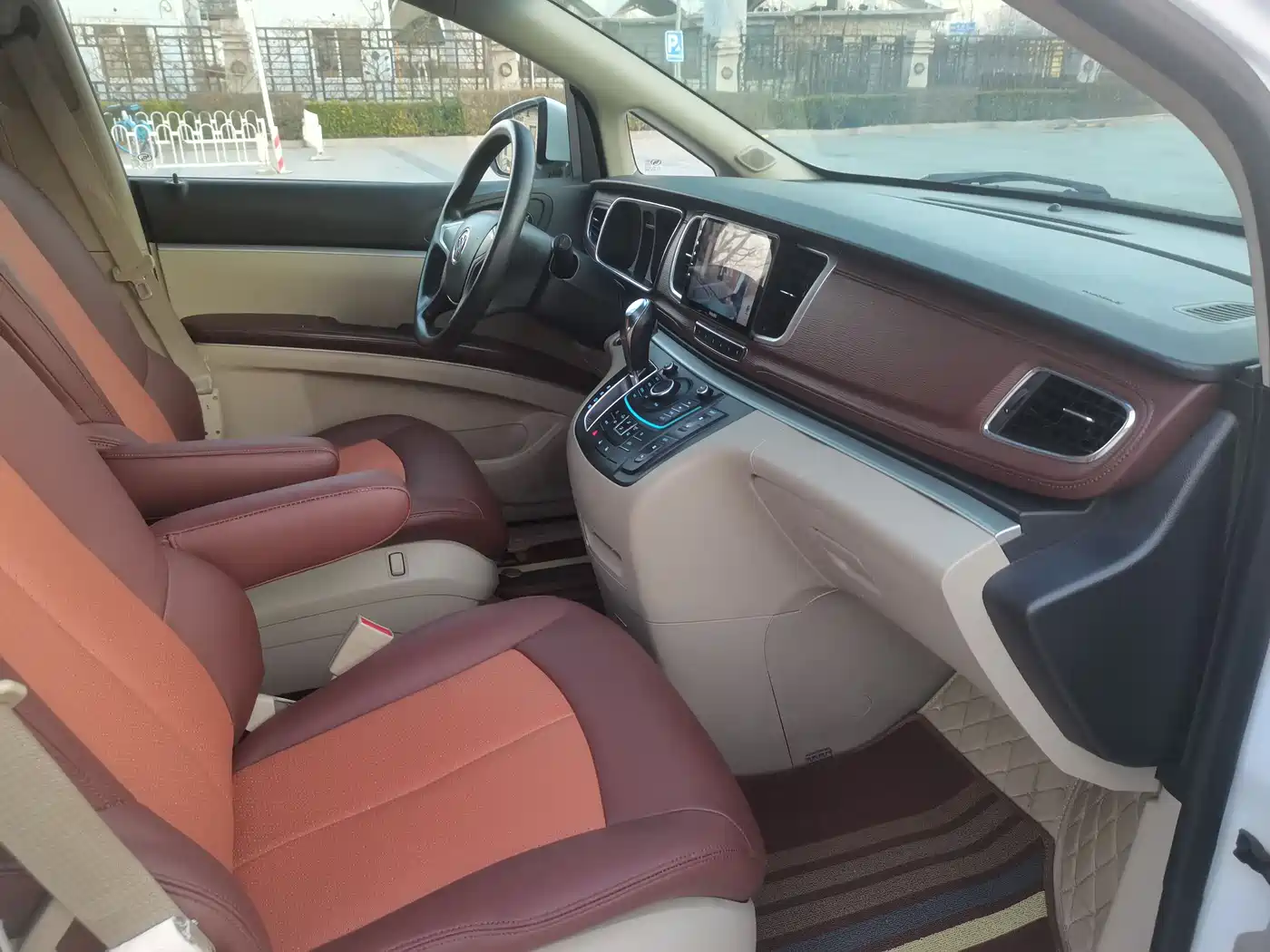 Buick GL8 2014 2.4L CT Luxury Business Comfort фото 21