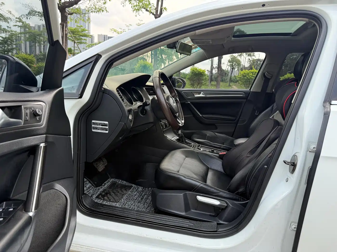 Volkswagen Golf 2014 1.6L Automatic Comfort фото 14