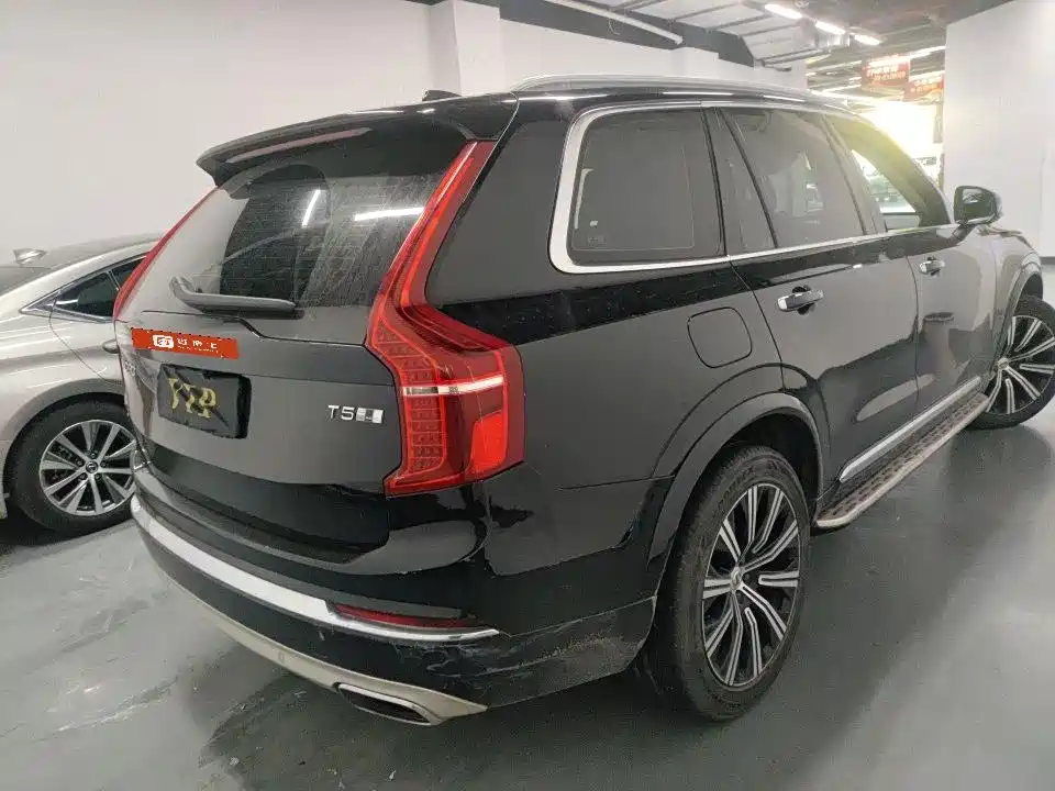 Фото 9 - Volvo XC90