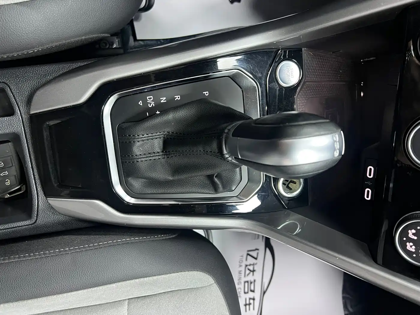 VOLKSWAGEN T ROC EXPLORING SONGS