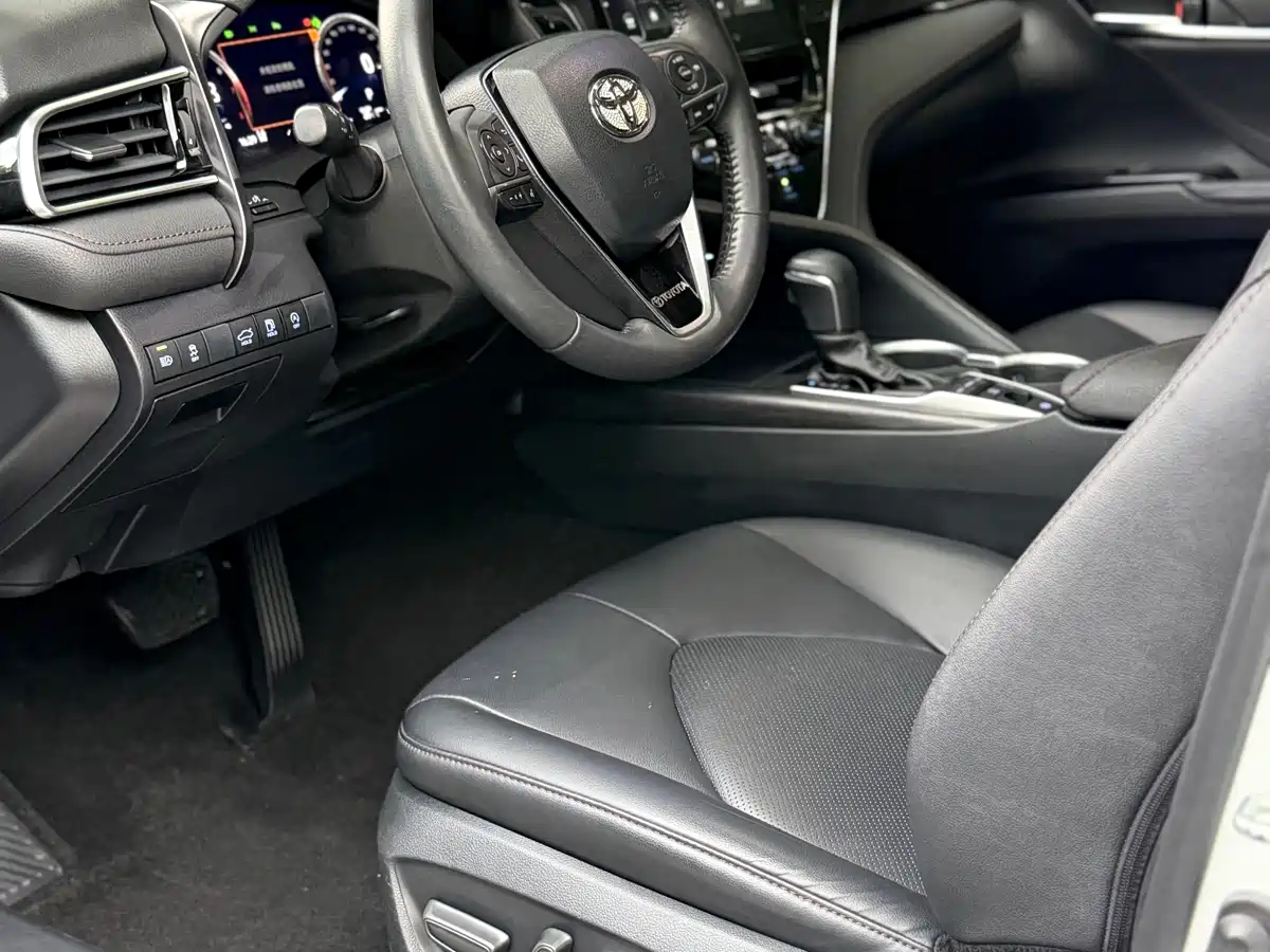 Toyota Camry 2023 2.5G Luxury Edition фото 9