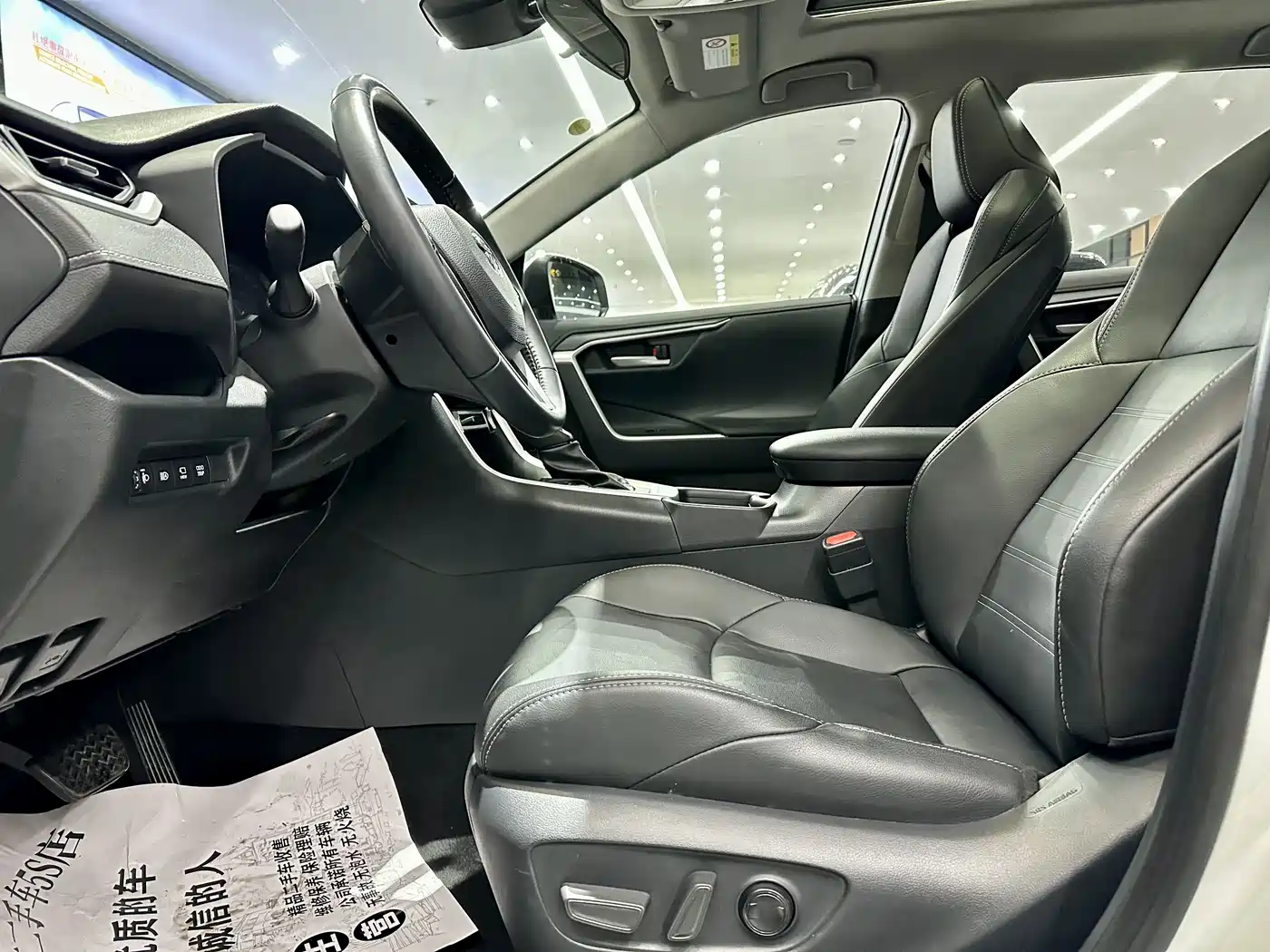 Toyota Wildlander 2023 2.0L CVT AWD Luxury PLUS фото 4