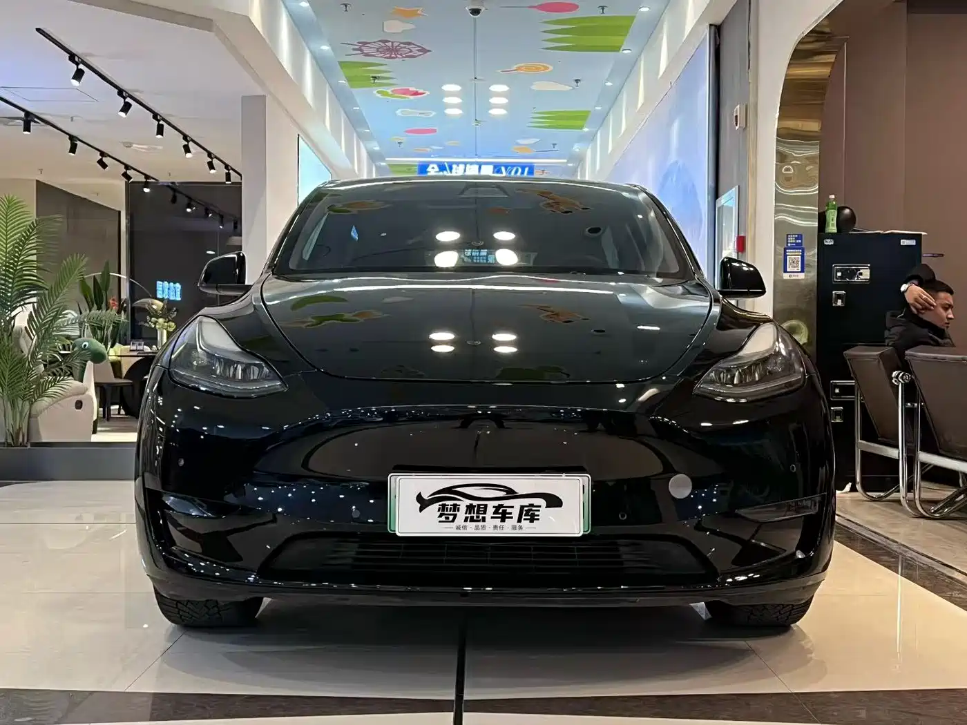 TESLA MODEL Y