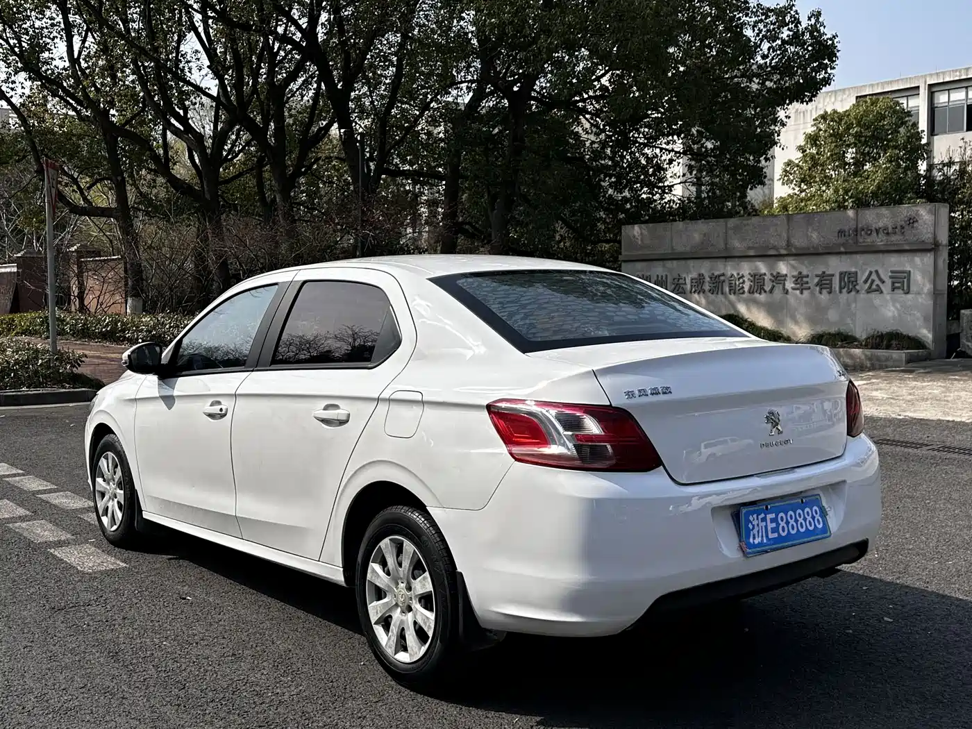 Peugeot 301 2016 1.6L Manual Comfort Edition фото 6