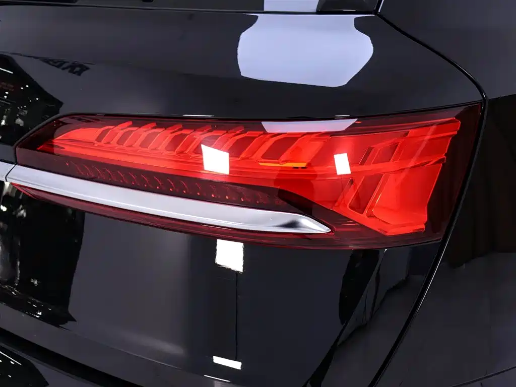 Audi Q7 2024 55 TFSI quattro S line Sport фото 9