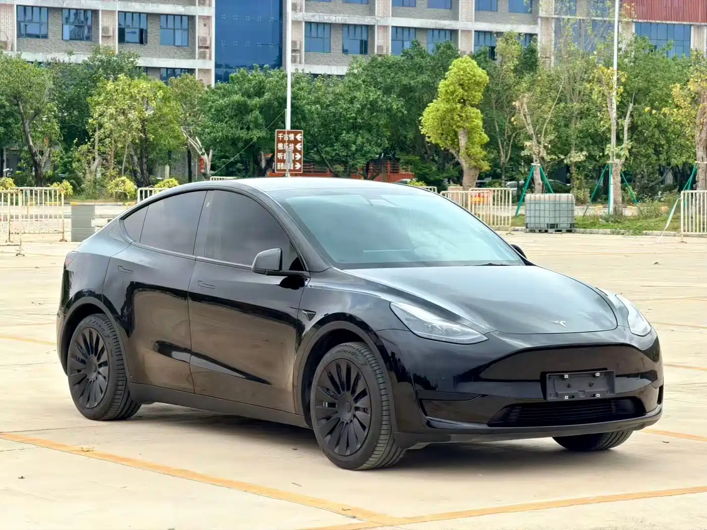 TESLA MODEL Y