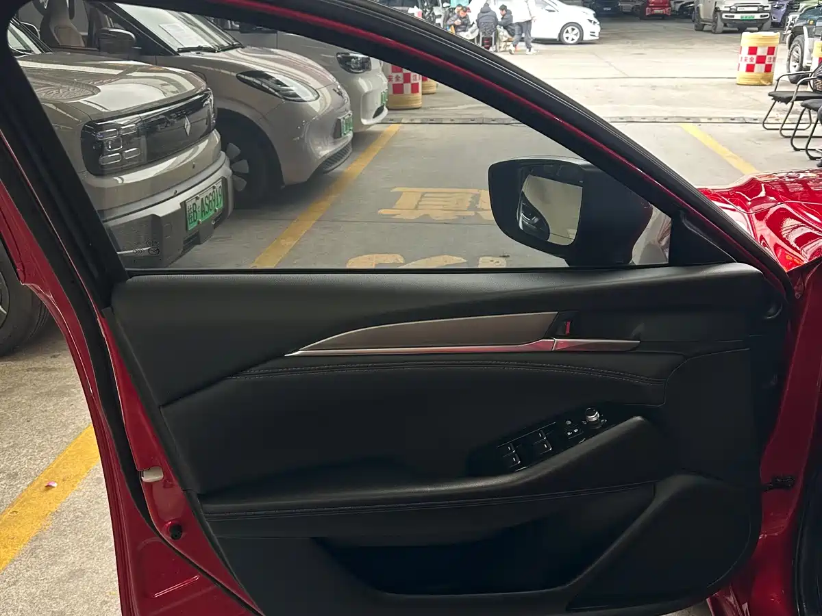 Photo 11 - Mazda Atenza