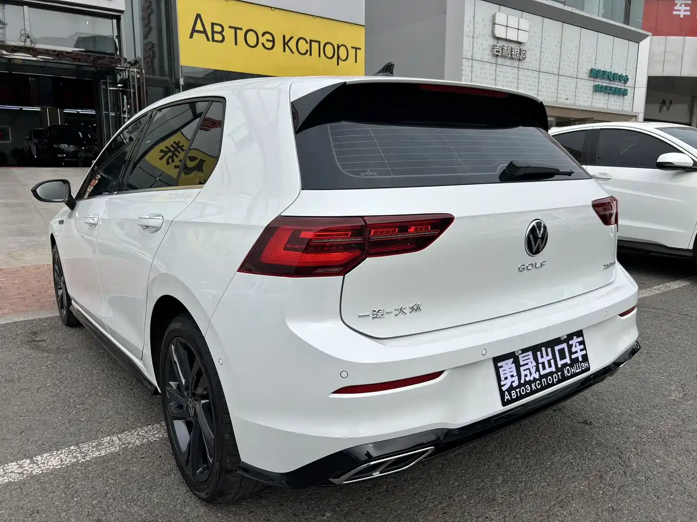 Volkswagen Golf 2023 280TSI DSG R-Line Lite фото 4