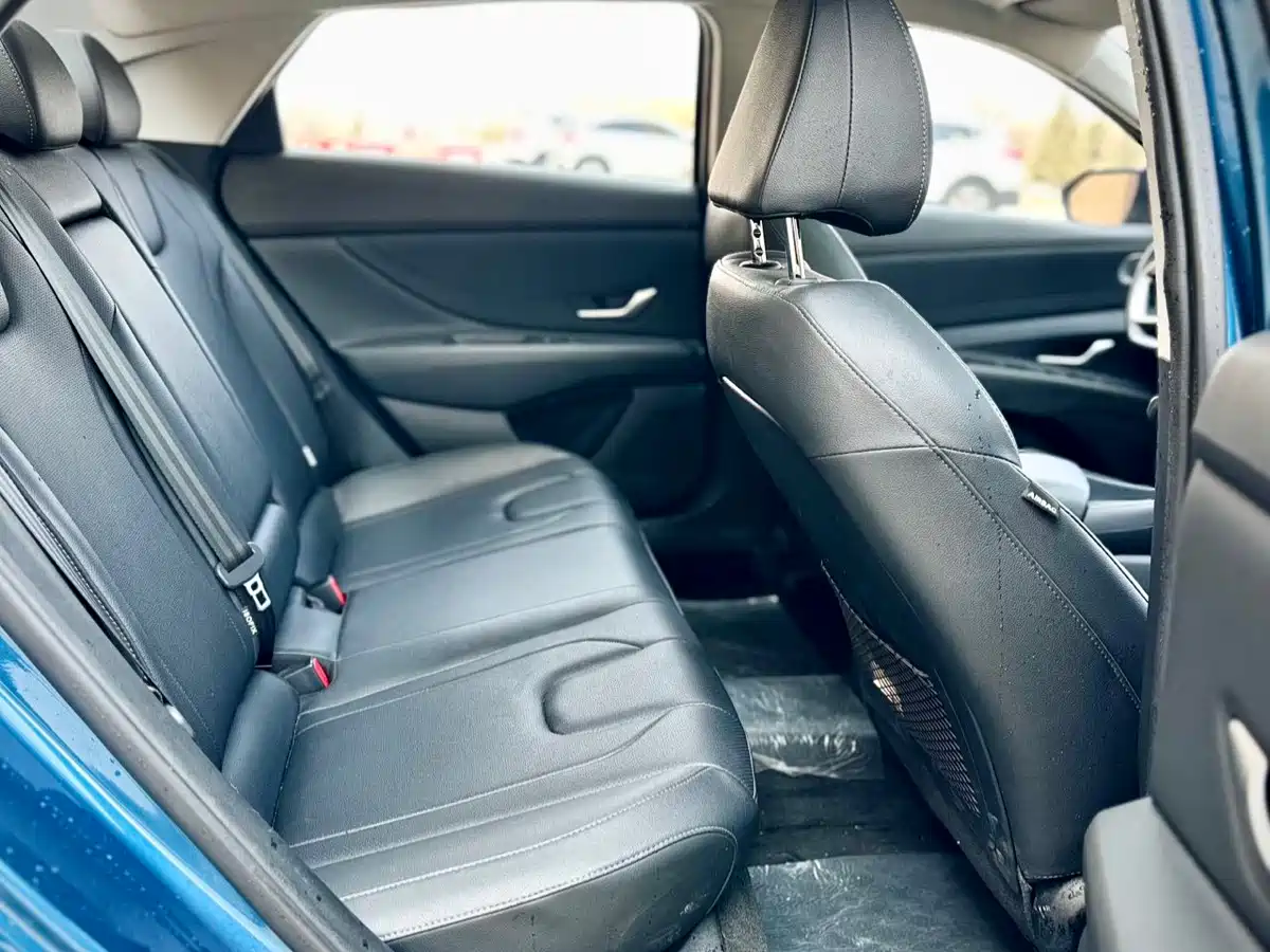 Hyundai Elantra 2023 1.5L CVT TOP Flagship Edition фото 12