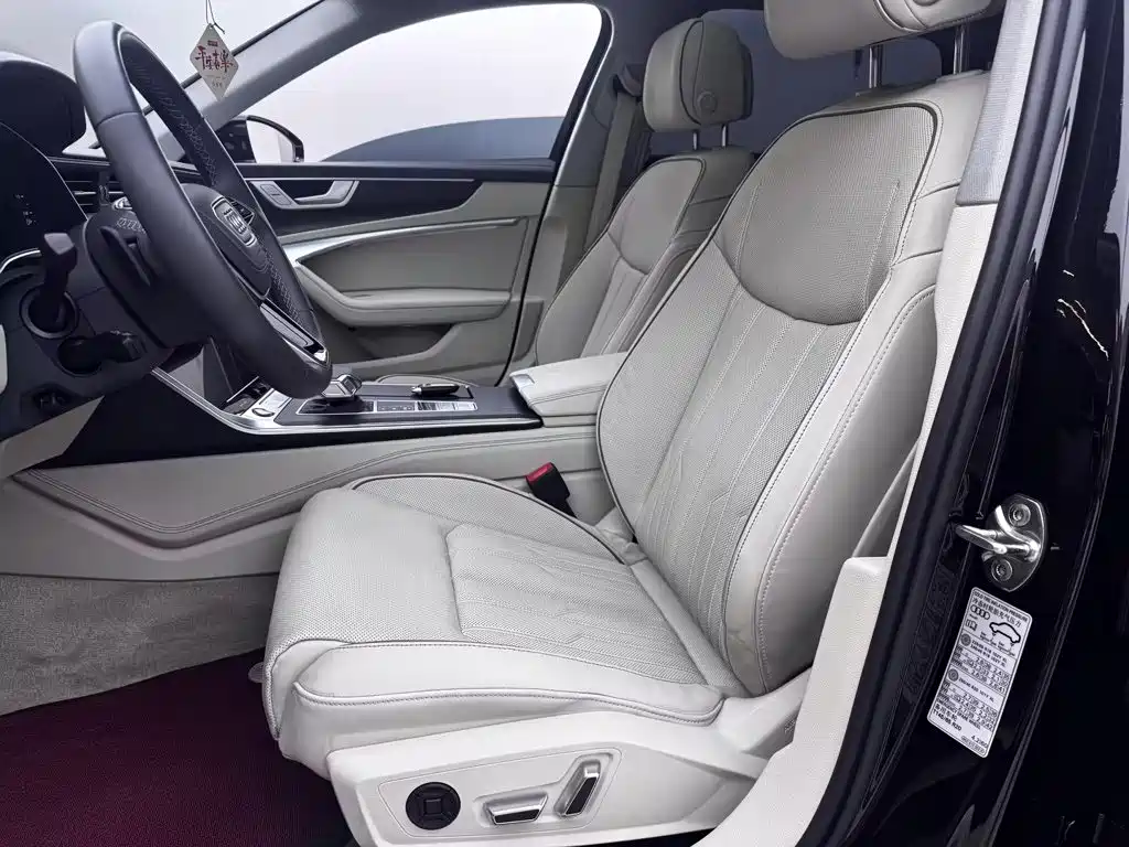 Photo 8 - Audi A6L