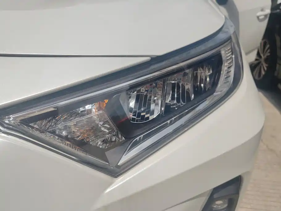 Toyota RAV4 2025 2024 2.0L CVT FWD Urban Edition