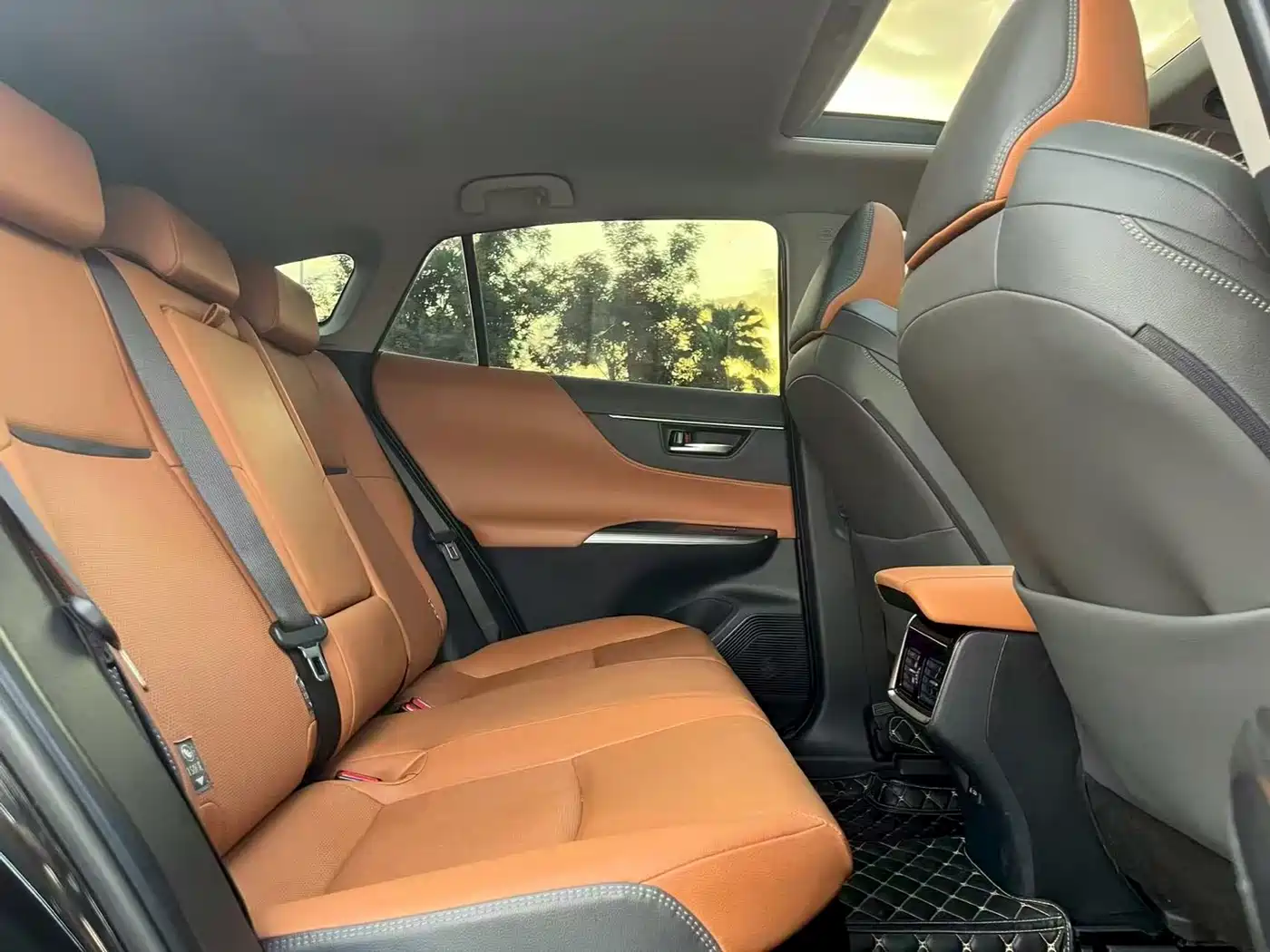 Toyota Venza 2023 2.5L Smart Hybrid FWD Premium фото 6
