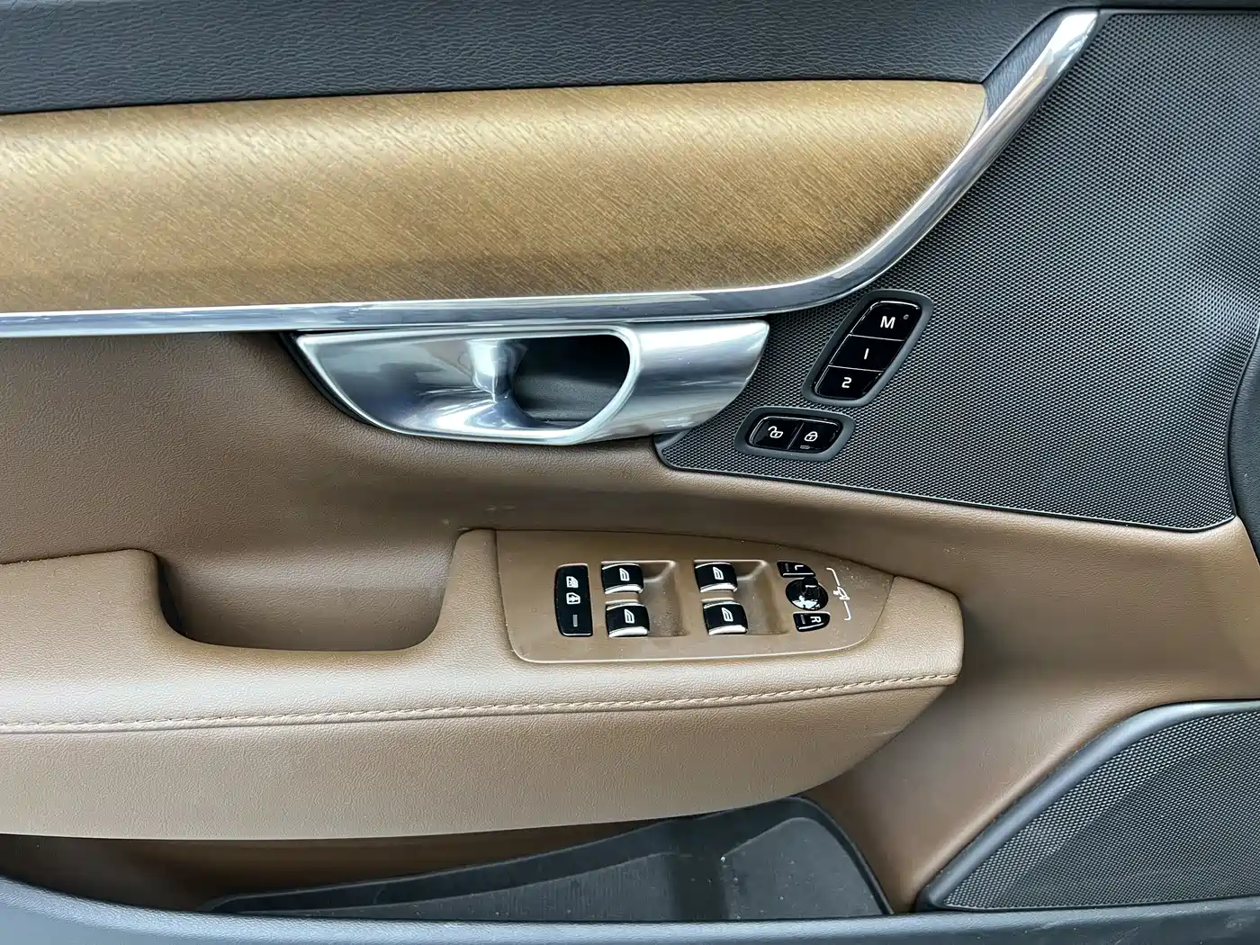 VOLVO S90