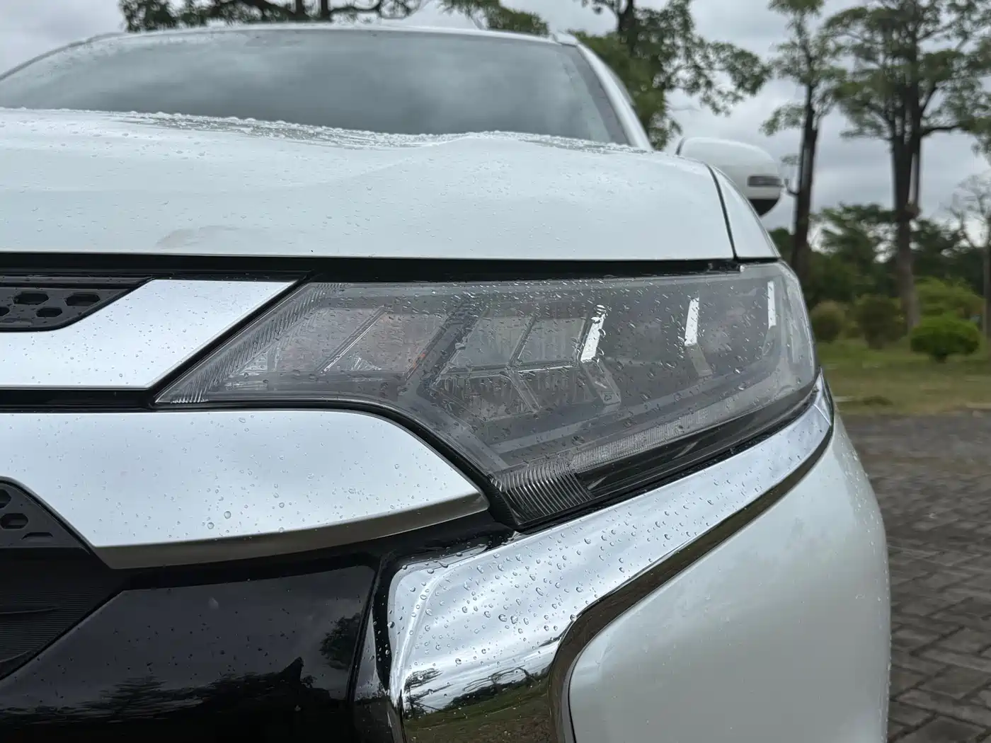 Mitsubishi Outlander 2021 2.4L 4WD Deluxe Edition 7-Seater фото 10