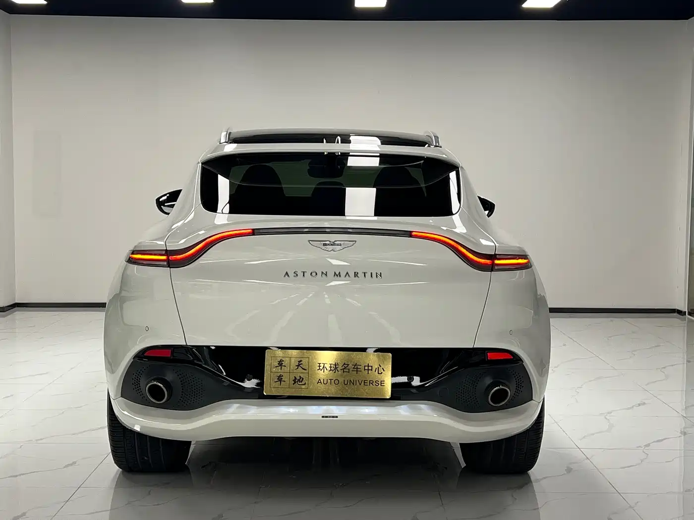 Aston Martin DBX 2021 4.0T V8 Flawless Flame фото 5