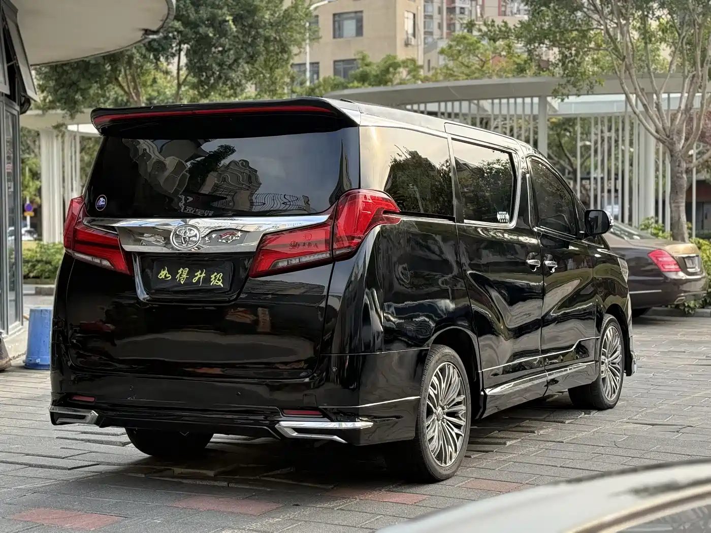 Toyota Alphard 2011 3.5L Luxury Edition фото 6