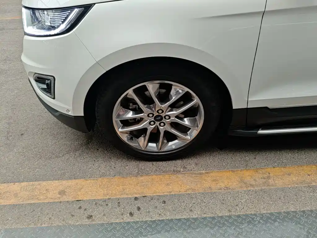 Фото 23 - Ford Edge