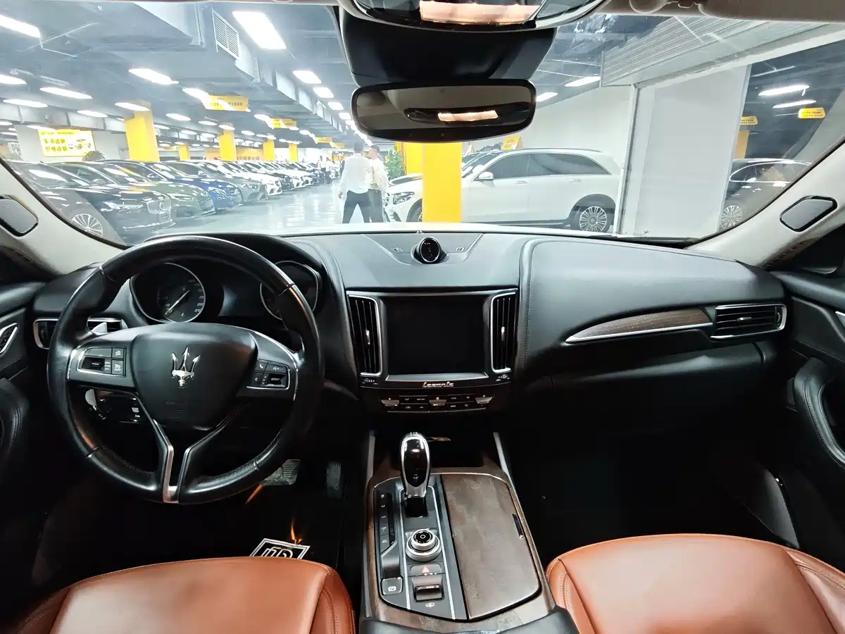 Photo 6 - Maserati Levante