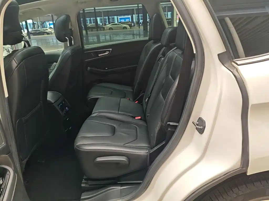 Фото 17 - Ford Edge