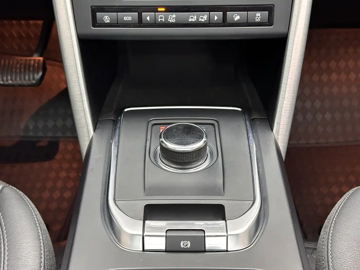 Land Rover Discovery Sport 2018 240PS SE Edition фото 12