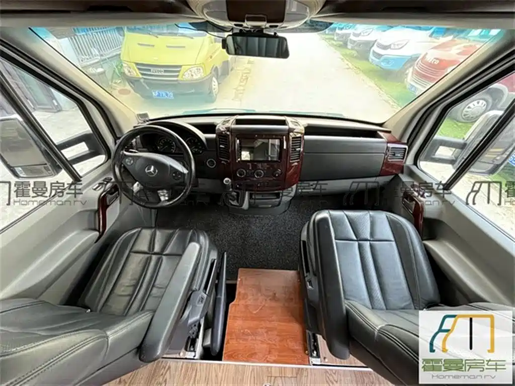 Zhongyi Motorhome Sprinter RV 2016 Model Sprinter Dual Expansion Type C RV фото 5