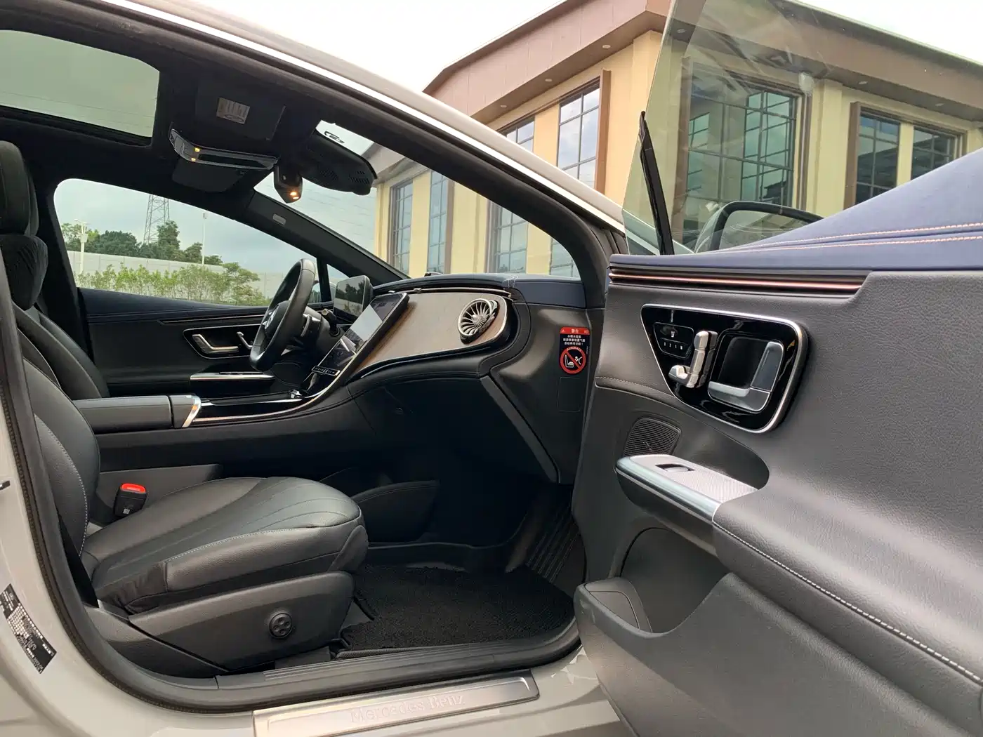 Mercedes-Benz EQE 2022 350 Pioneer Edition фото 16