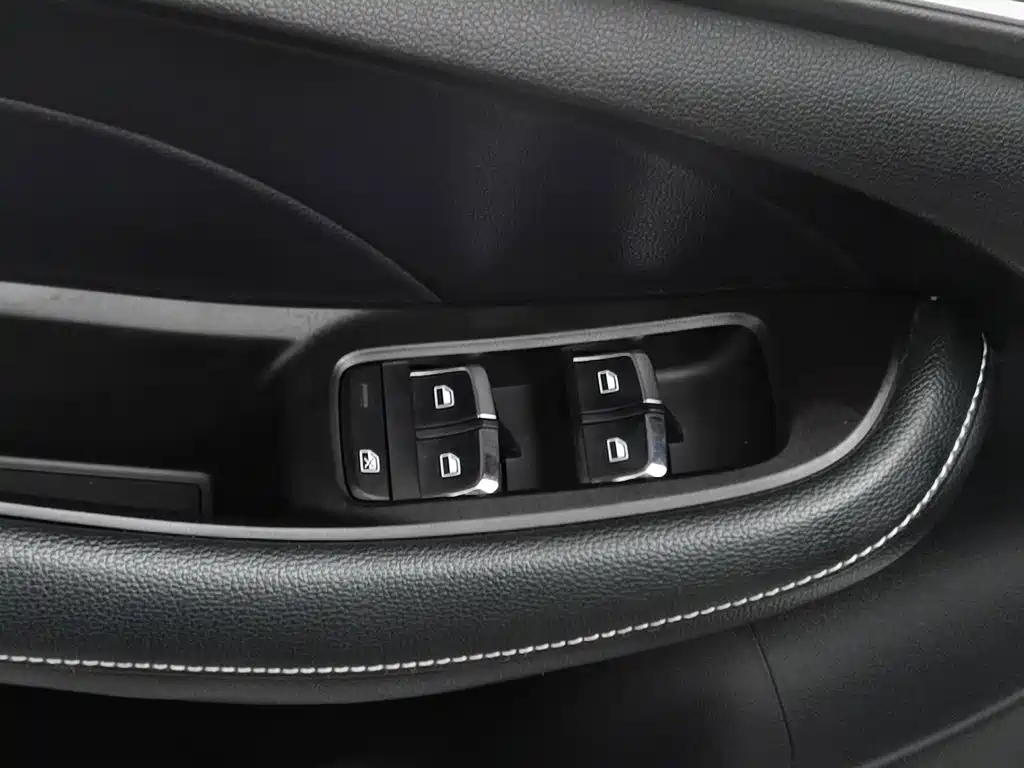 Фото 9 - Roewe Ei5