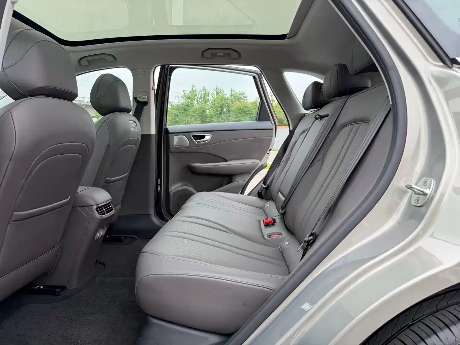 Photo 10 - Shangjie SUV