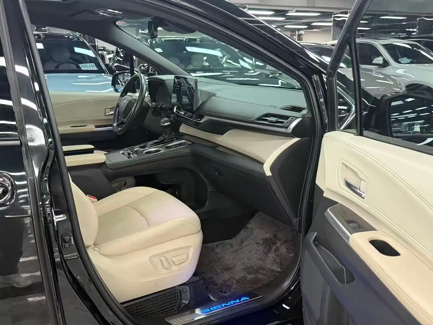 Toyota Sienna 2021 2.5L Hybrid Ultimate Edition фото 8