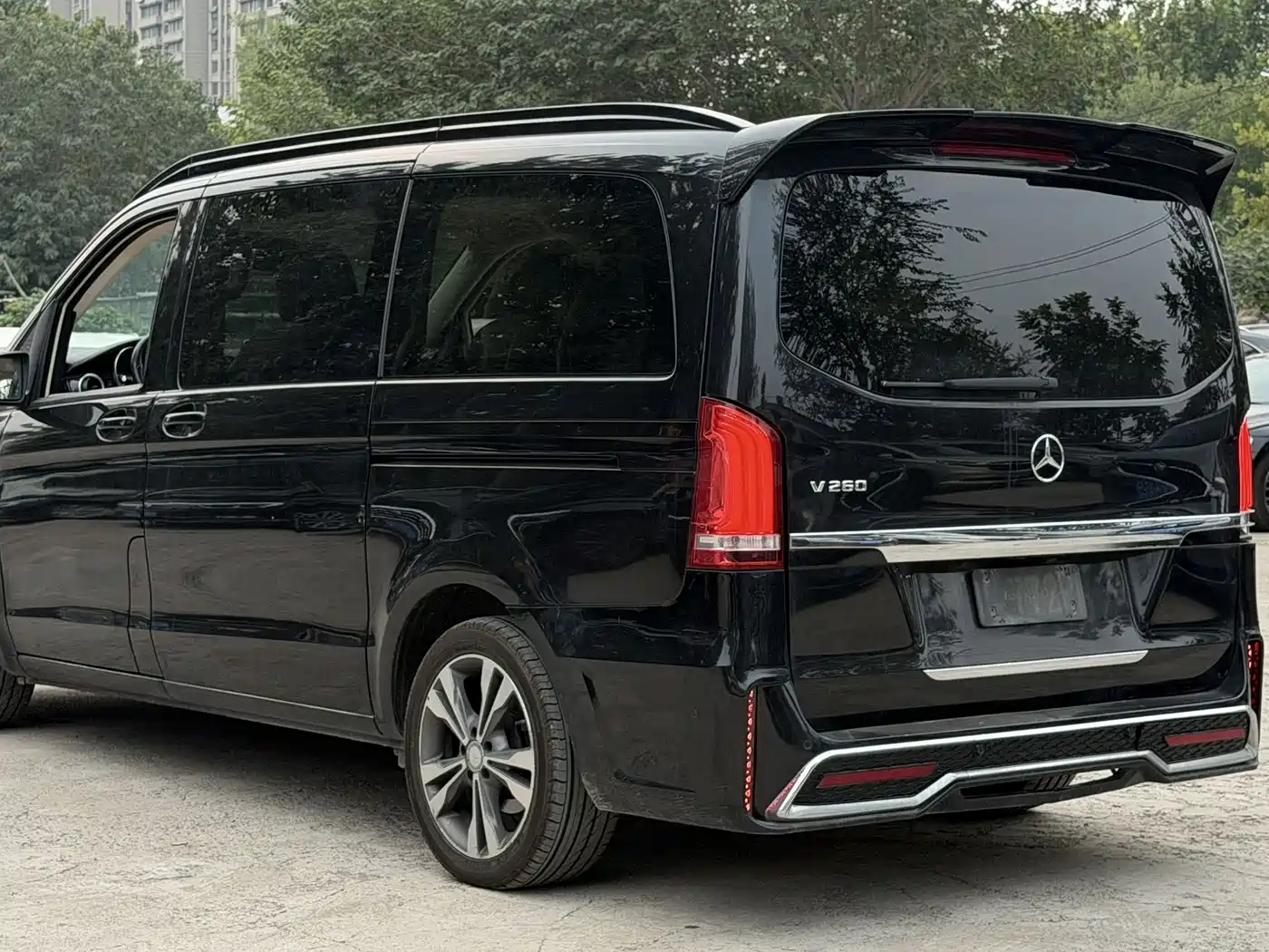 صورة 5 - Mercedes-Benz V-Class