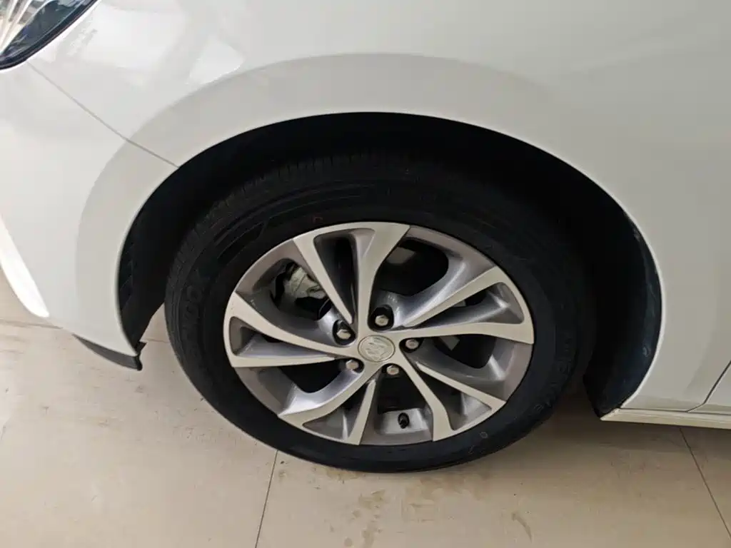 صورة 23 - Buick Verano
