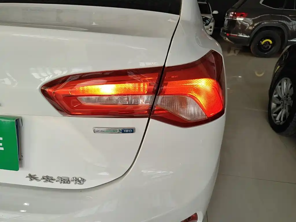 Ford Focus 2019 2019 Sedan EcoBoost 180 Automatic Fengchao