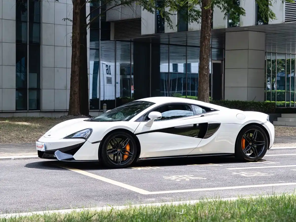 Photo 2 - McLaren 570