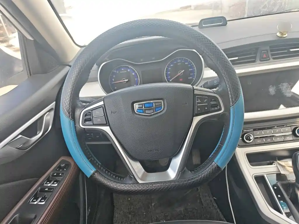 Фото 3 - Geely Vision